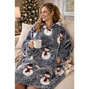 Adorable Wearable Blanket with Snowman Print - Soft & Warm Blanket